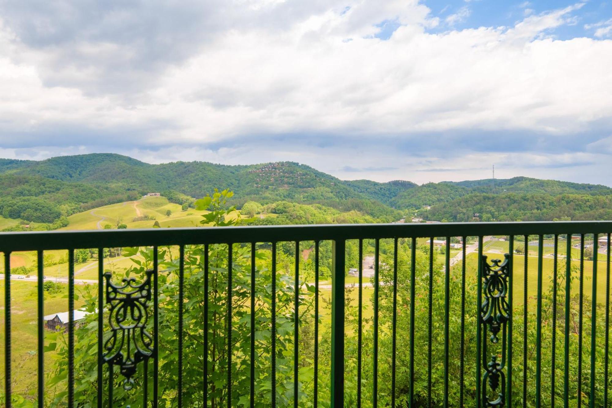 Mountain Views At Dolly'S Castle Unit 3 Villa Sevierville Exterior photo